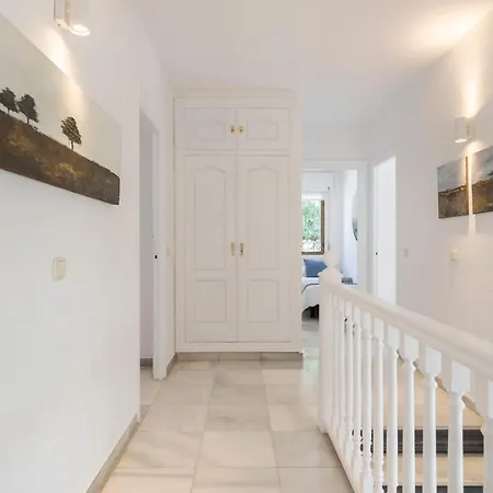 Giovanni - Center - Heated Pool Willa