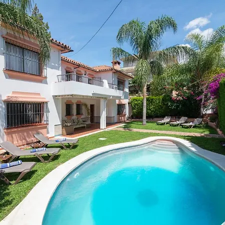 Willa Giovanni - Center - Heated Pool *